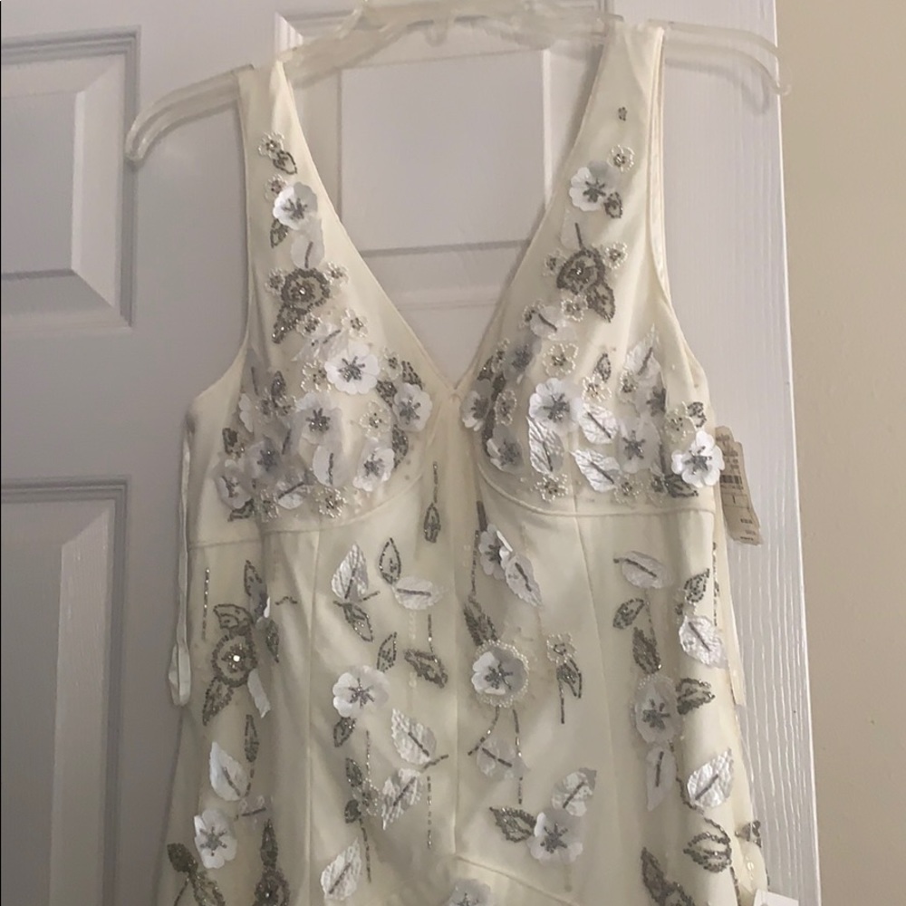 Very Beautiful dress . new and never been worn - Picture 1 of 3